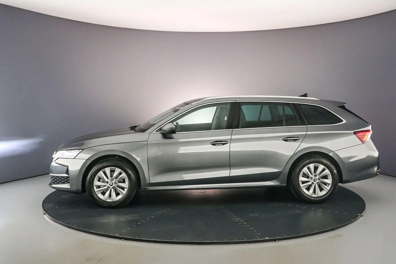 Skoda Octavia Combi Business Edition 1.5 eTSI 115pk DSG Automaat Gris - 2