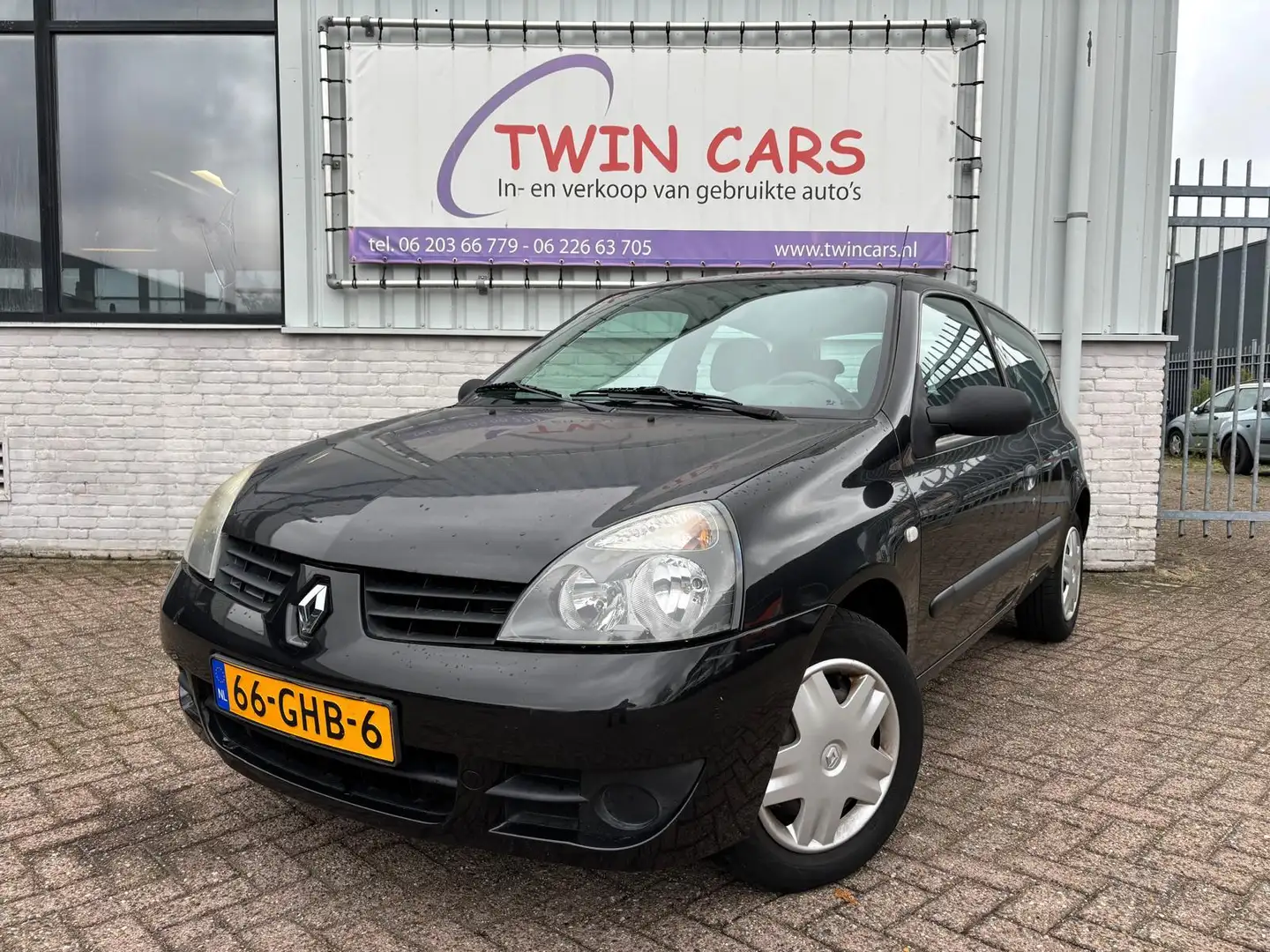 Renault Clio 1.2 Campus Accès Noir - 2