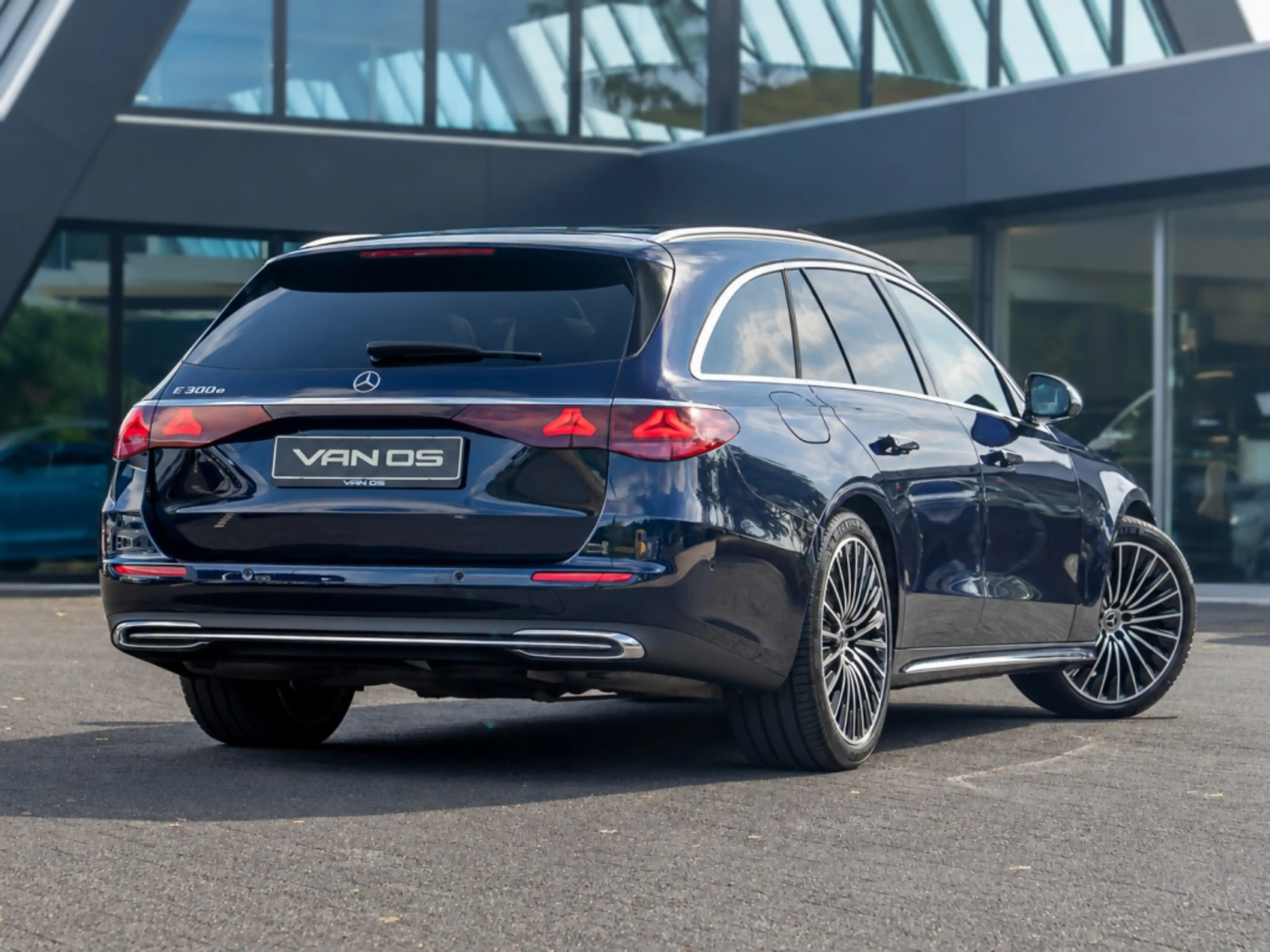 Mercedes-Benz E 300 Estate E e Exclusive Premium (214.254) — photo 2