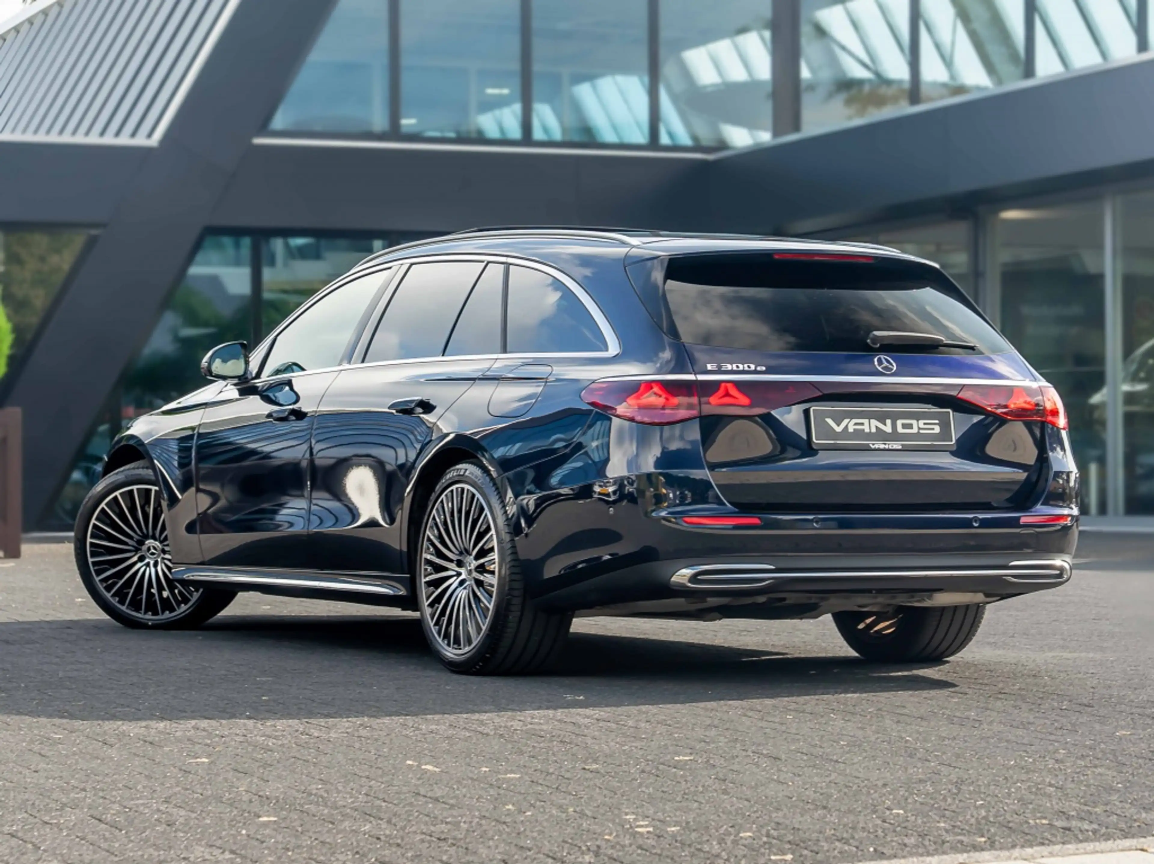 Mercedes-Benz E 300 Estate E e Exclusive Premium (214.254) — photo 4
