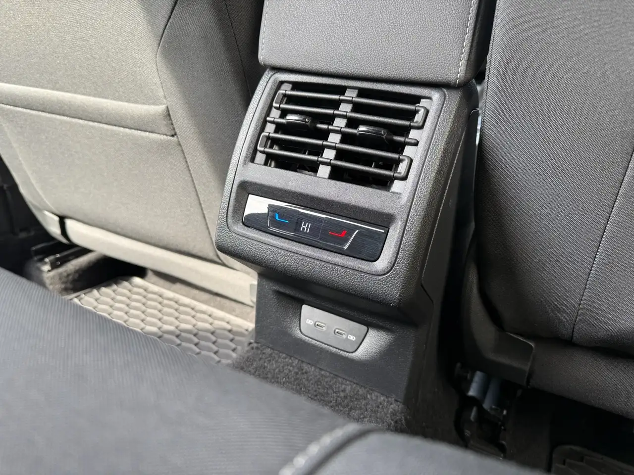 Volkswagen Golf 1.5 TSI Life OPF / CAMERA / HEATED SEATS STEERING / APPLE CARPLAY /, миниатюра 9
