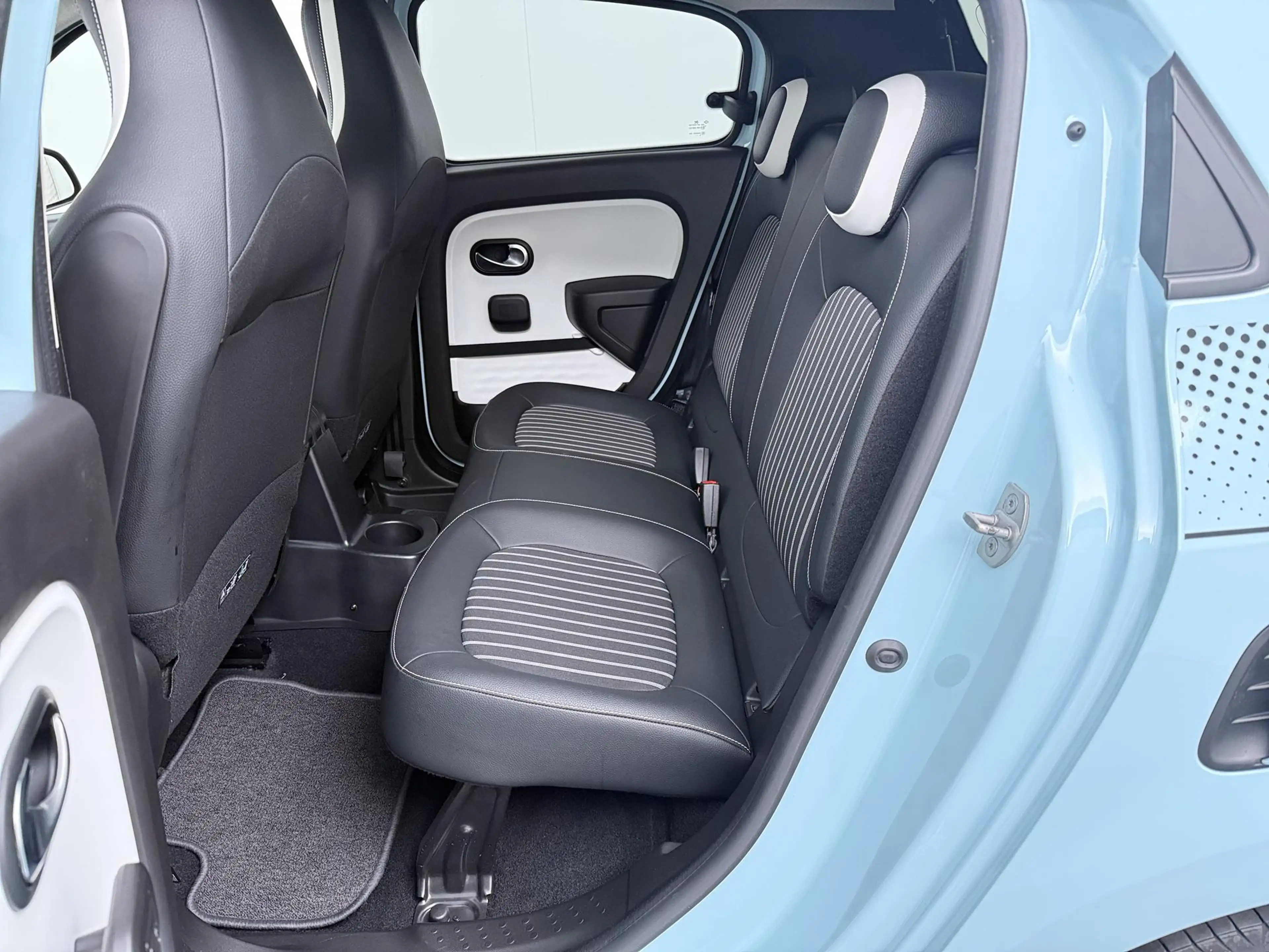 Renault Twingo Z.E. R80 Intens | Parkeercamera | Stoelverw. | Nav — photo 14