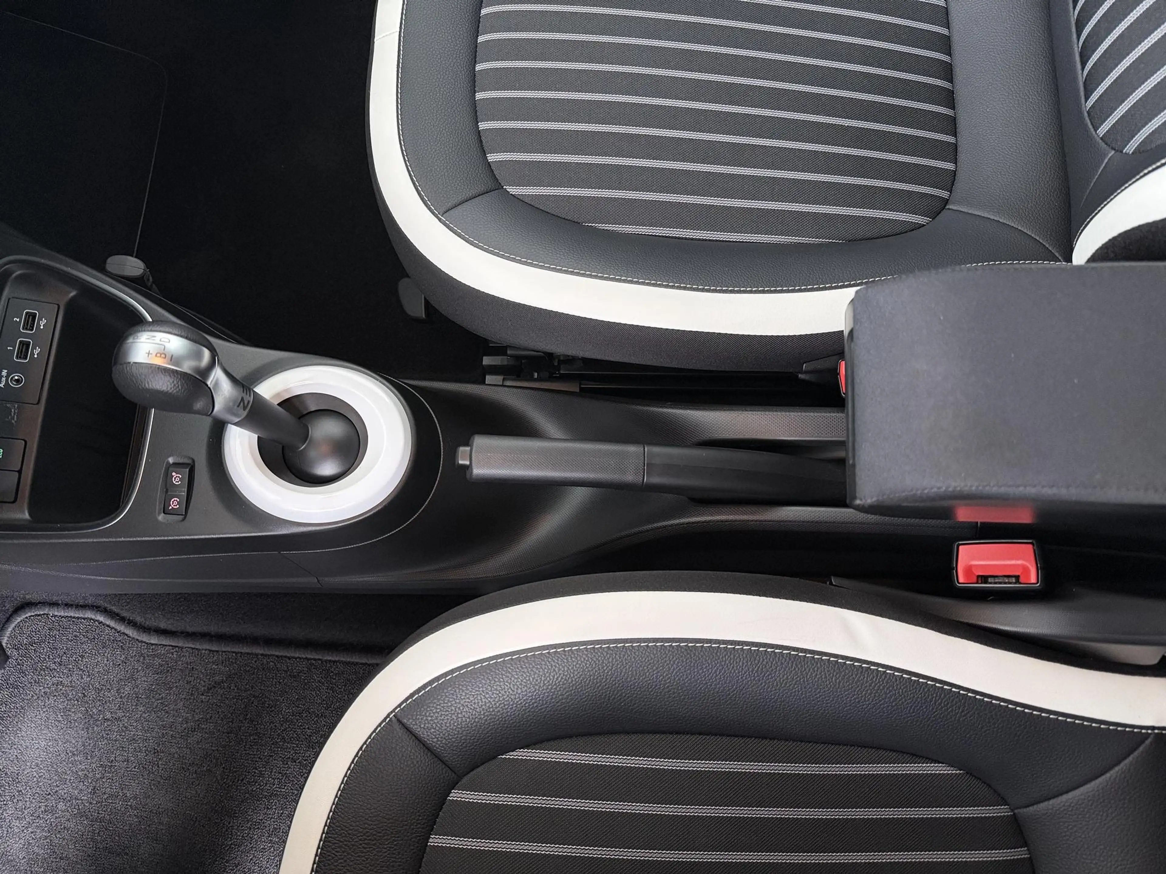 Renault Twingo Z.E. R80 Intens | Parkeercamera | Stoelverw. | Nav — photo 12