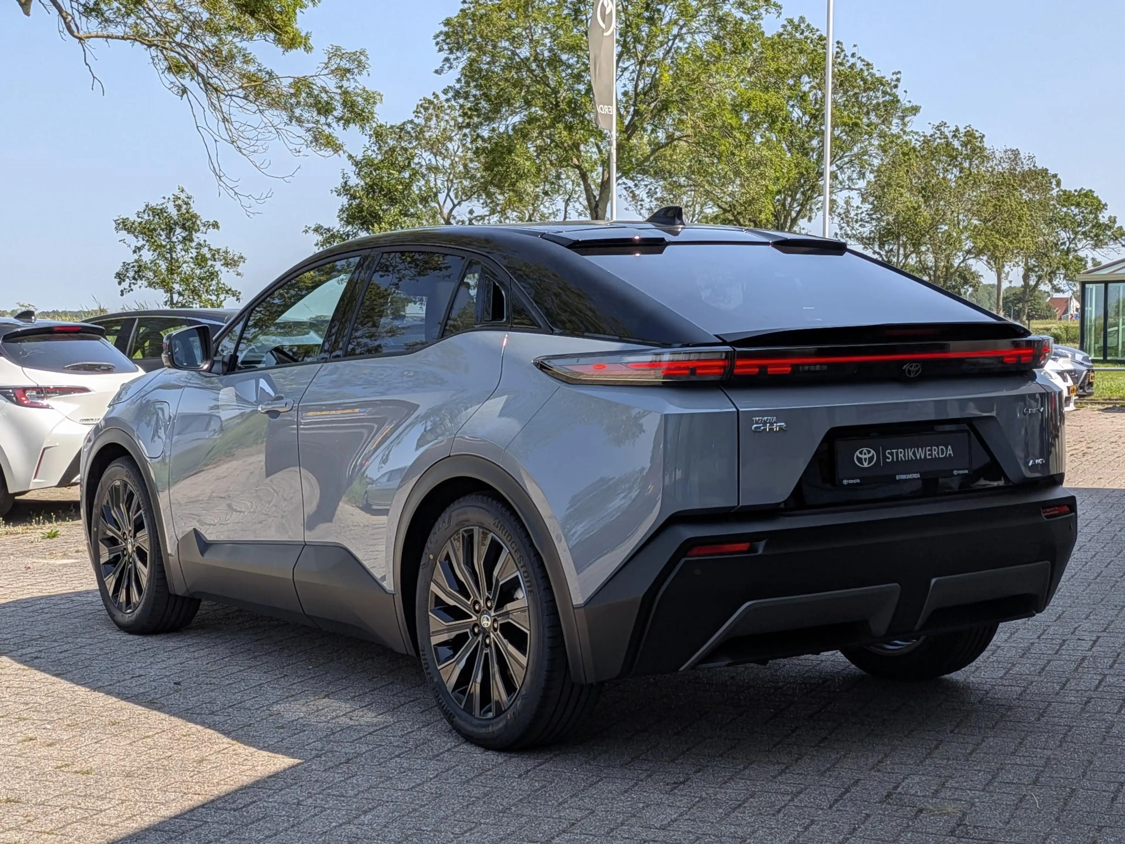 Toyota C-HR+ Executive AWD 77 kWh Nieuw op voorraad | JBL | Pan — photo 12