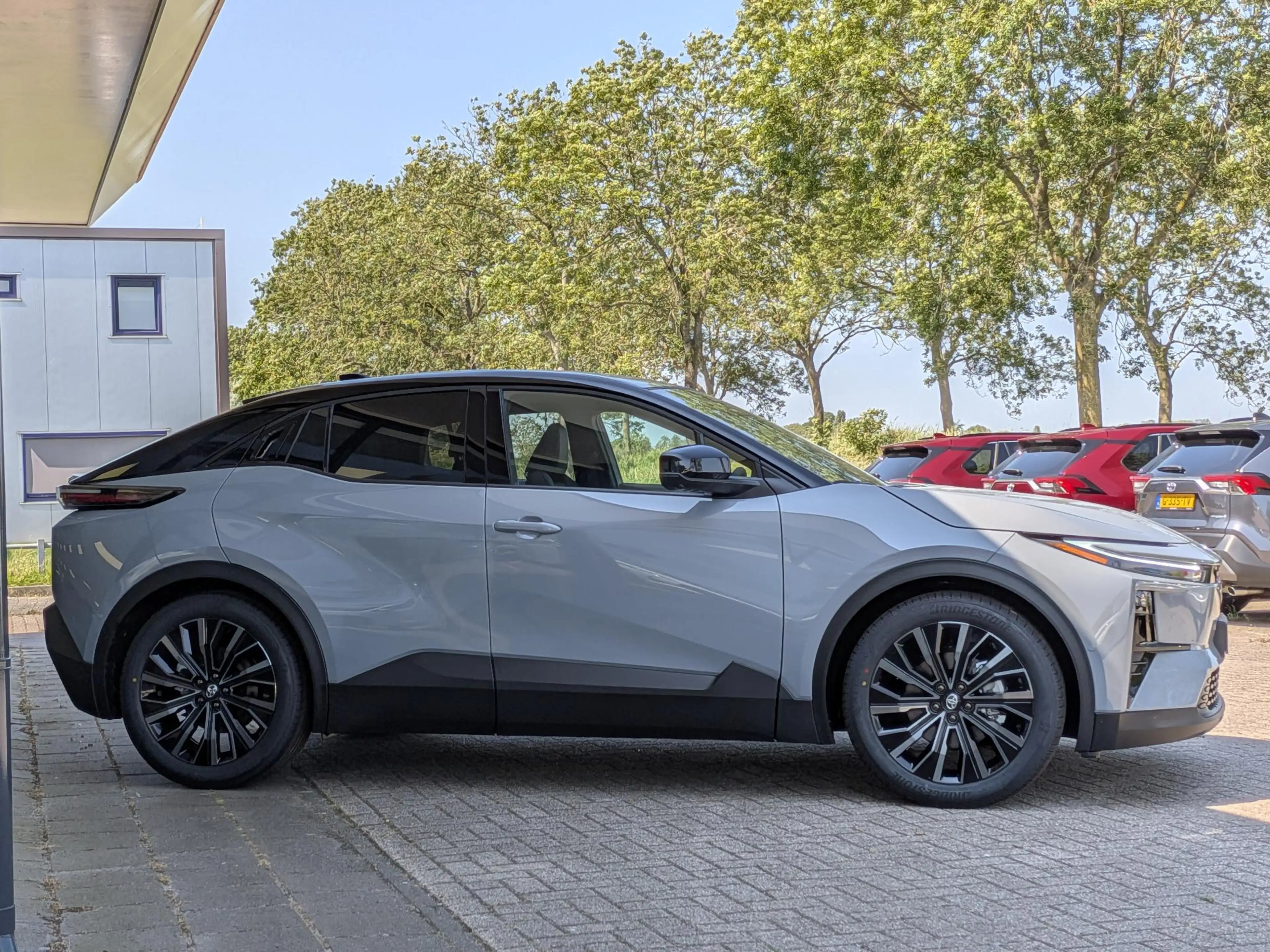 Toyota C-HR+ Executive AWD 77 kWh Nieuw op voorraad | JBL | Pan — photo 4