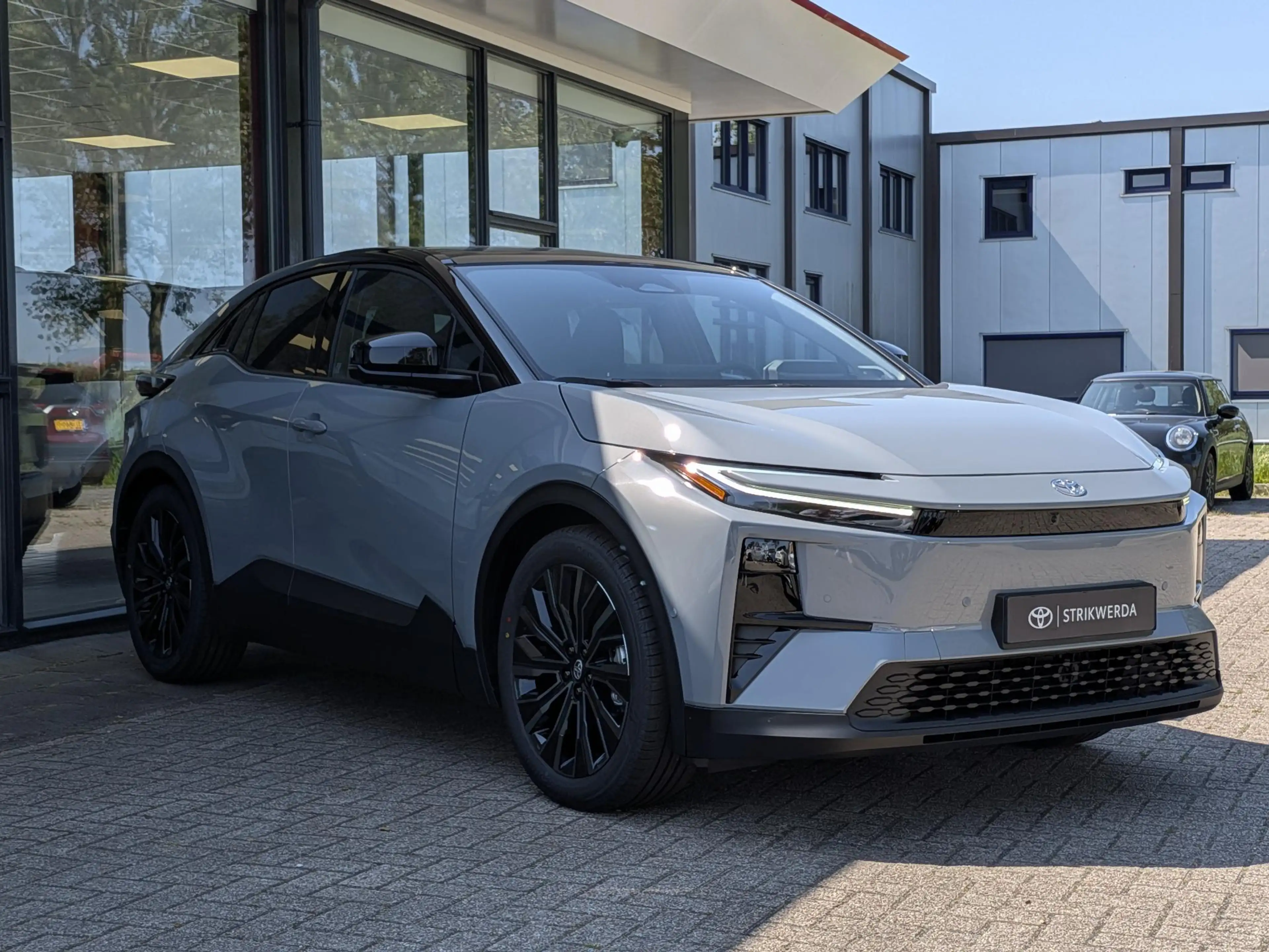 Toyota C-HR+ Executive AWD 77 kWh Nieuw op voorraad | JBL | Pan — photo 5