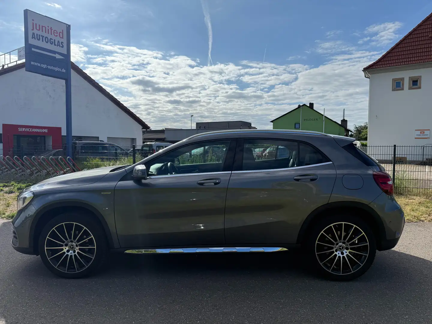 Mercedes-Benz GLA 180 GLA 180 AMG-Line Edition* Gris - 2