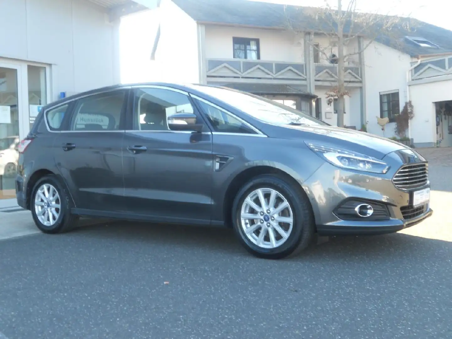 Ford S-Max Titanium Schwarz - 1