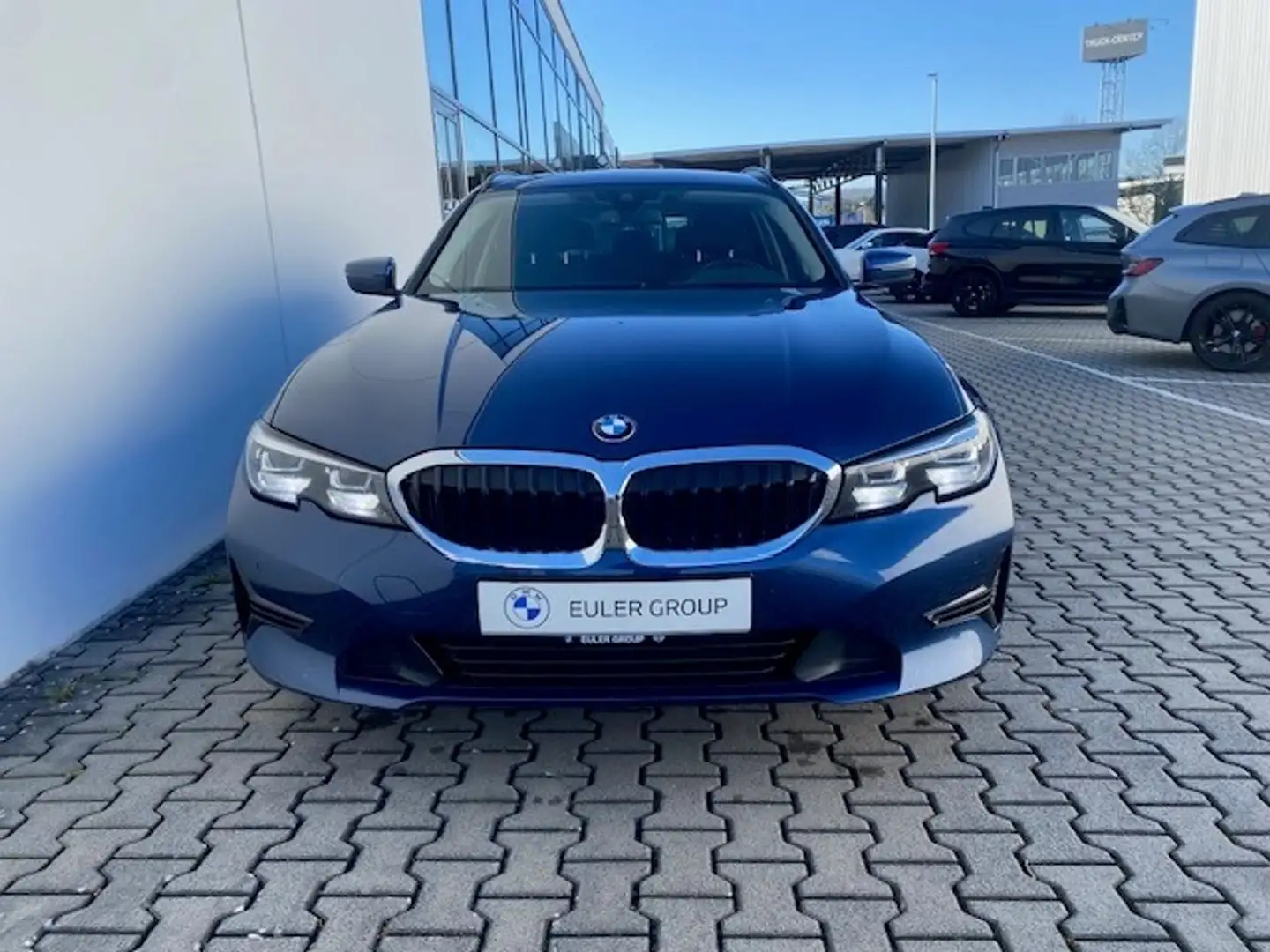 BMW 318 d Touring LiveCockProf DrivAss PDC SHZ DAB Blauw - 2
