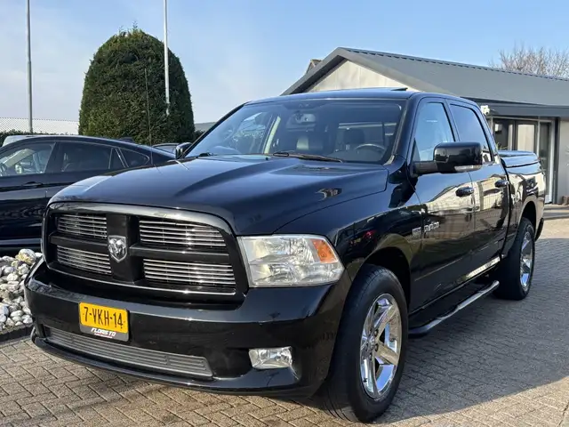 Dodge RAM 1500 5.7 V8 4X4 Dubbel Cabine Zwart LPG Youngtimer