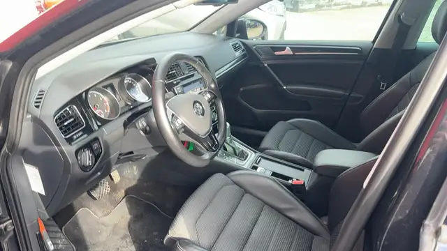 Volkswagen Golf view 4
