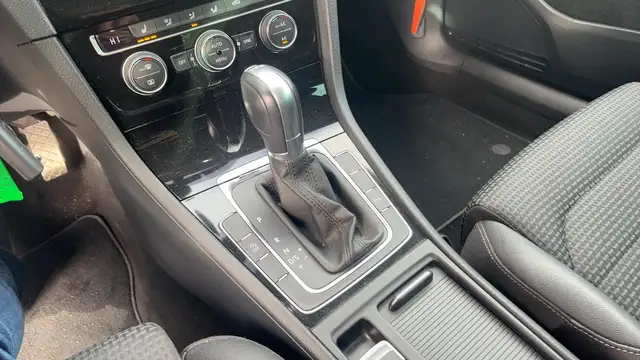 Volkswagen Golf view 13