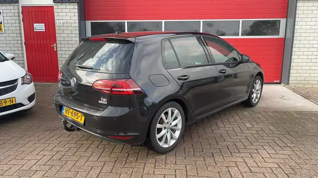 Volkswagen Golf view 2