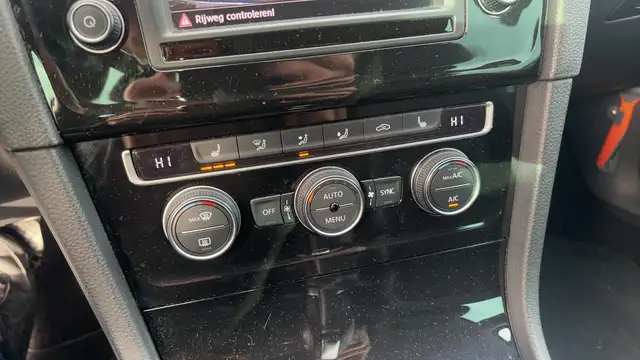 Volkswagen Golf view 12