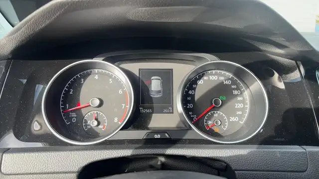 Volkswagen Golf view 6