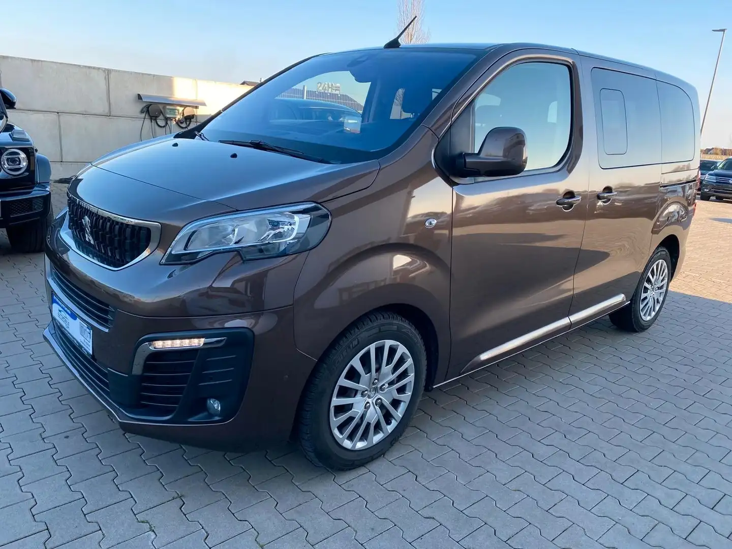 Peugeot Traveller Business L1|8Sitze|Head-Up Display|Nav Braun - 1