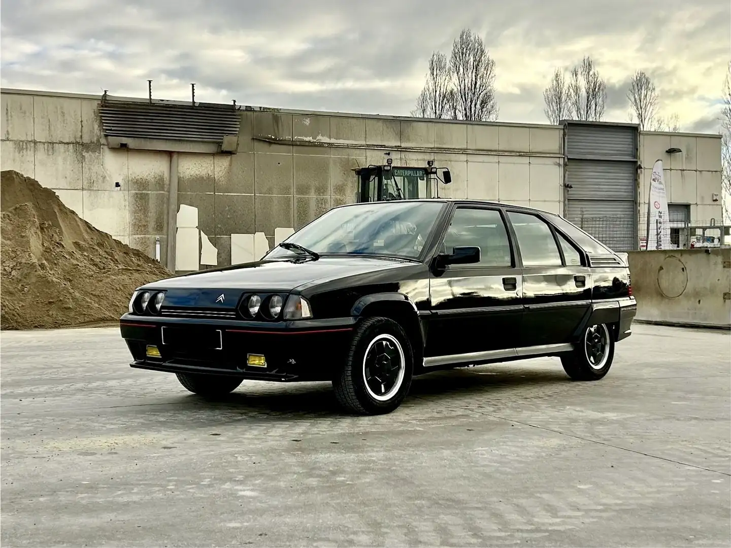 Citroen BX 16 SOUPAPES Schwarz - 1