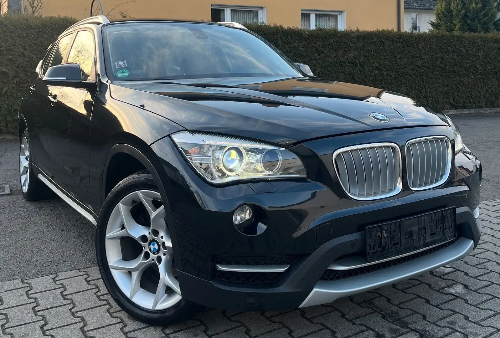 BMW X1 xDrive25d xLine XENON PDC NAVI KAMERA LEDER Schwarz - 1