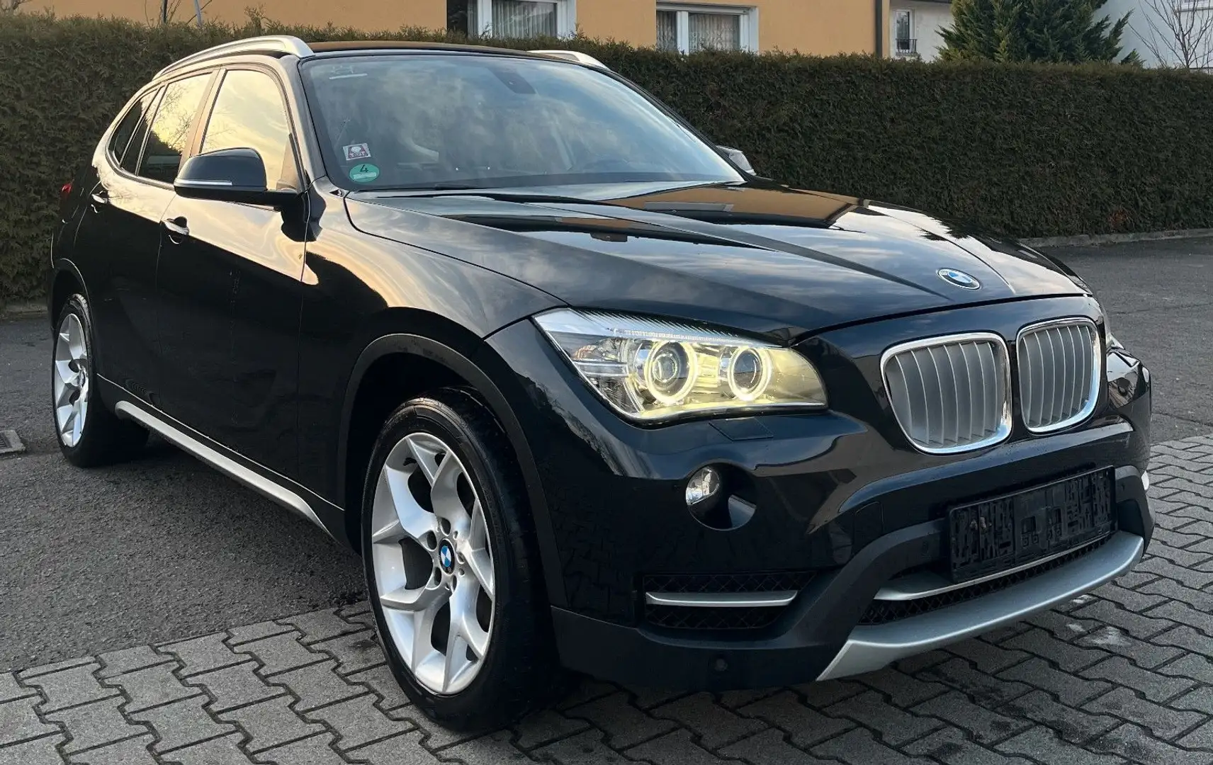 BMW X1 xDrive25d xLine XENON PDC NAVI KAMERA LEDER Schwarz - 2