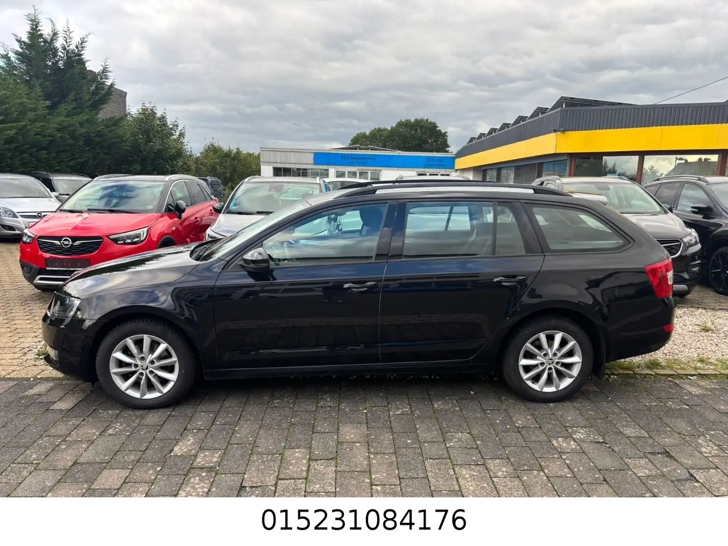 Skoda Octavia Combi Style+Tempomat+Bi-Xenon+Navi+AHK+ Schwarz - 2