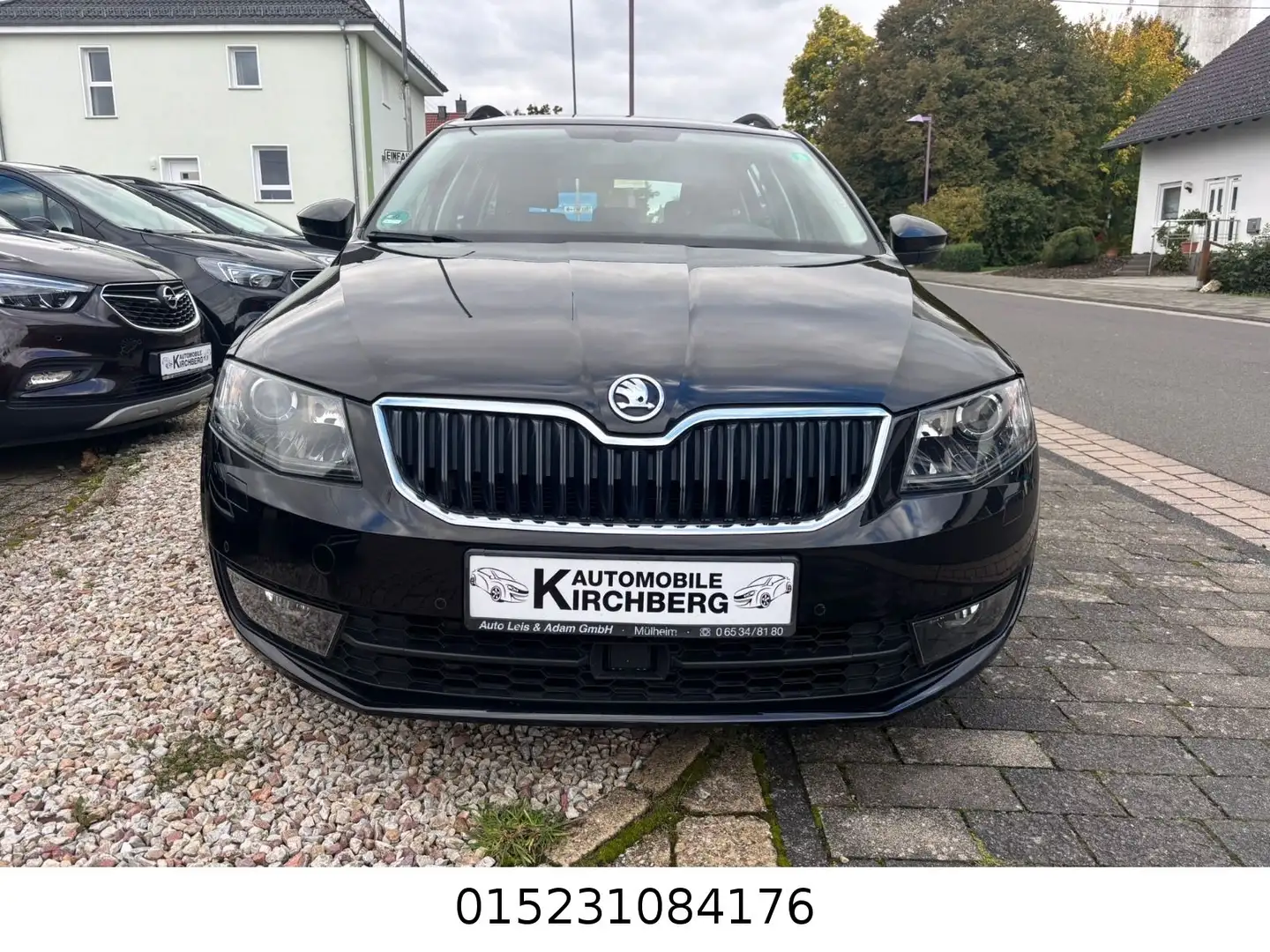 Skoda Octavia Combi Style+Tempomat+Bi-Xenon+Navi+AHK+ Schwarz - 1