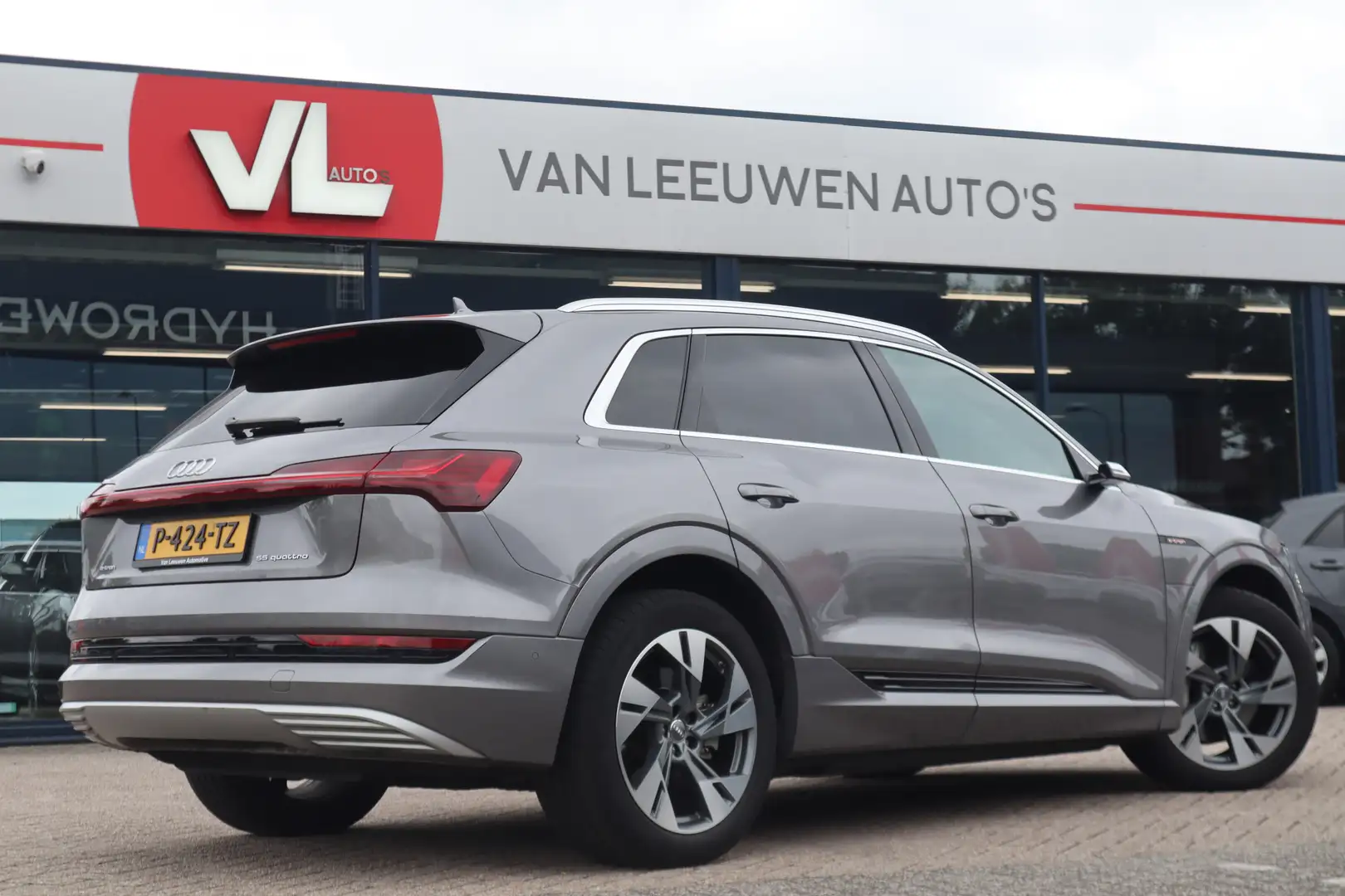 Audi e-tron e-tron 55 quattro advanced 95 kWh | Pano | Half Le Grijs - 2