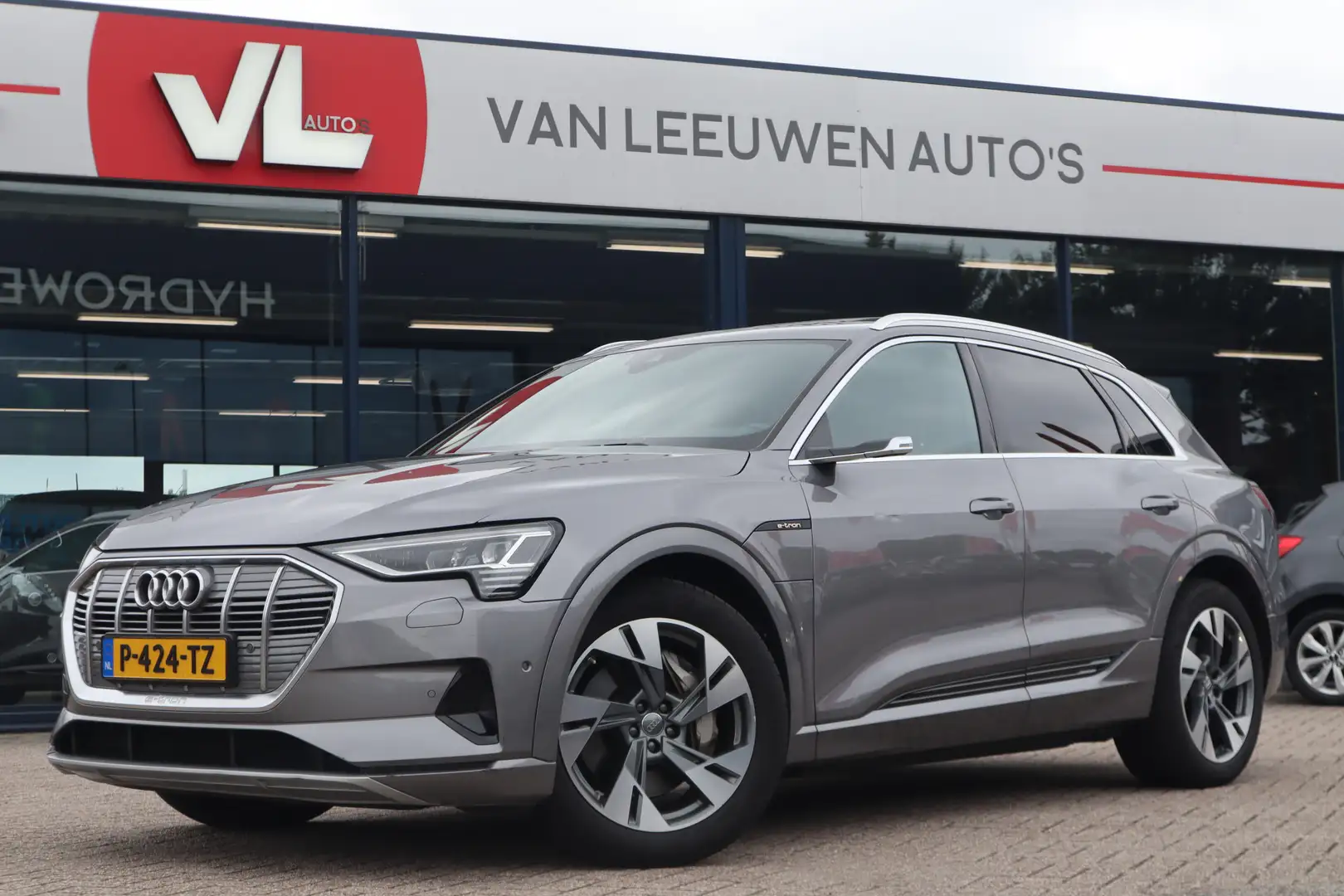 Audi e-tron e-tron 55 quattro advanced 95 kWh | Pano | Half Le Grijs - 1