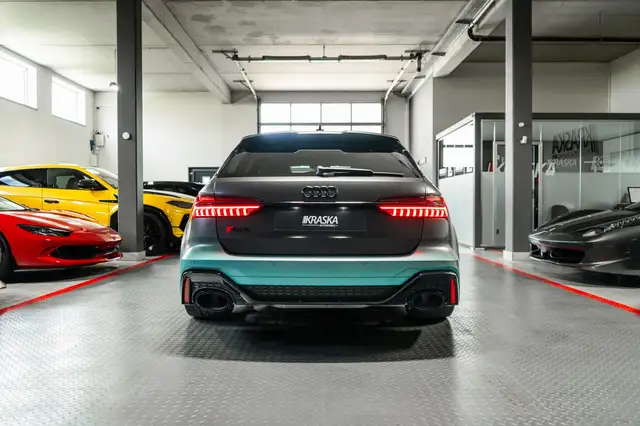 Audi RS6 view 9