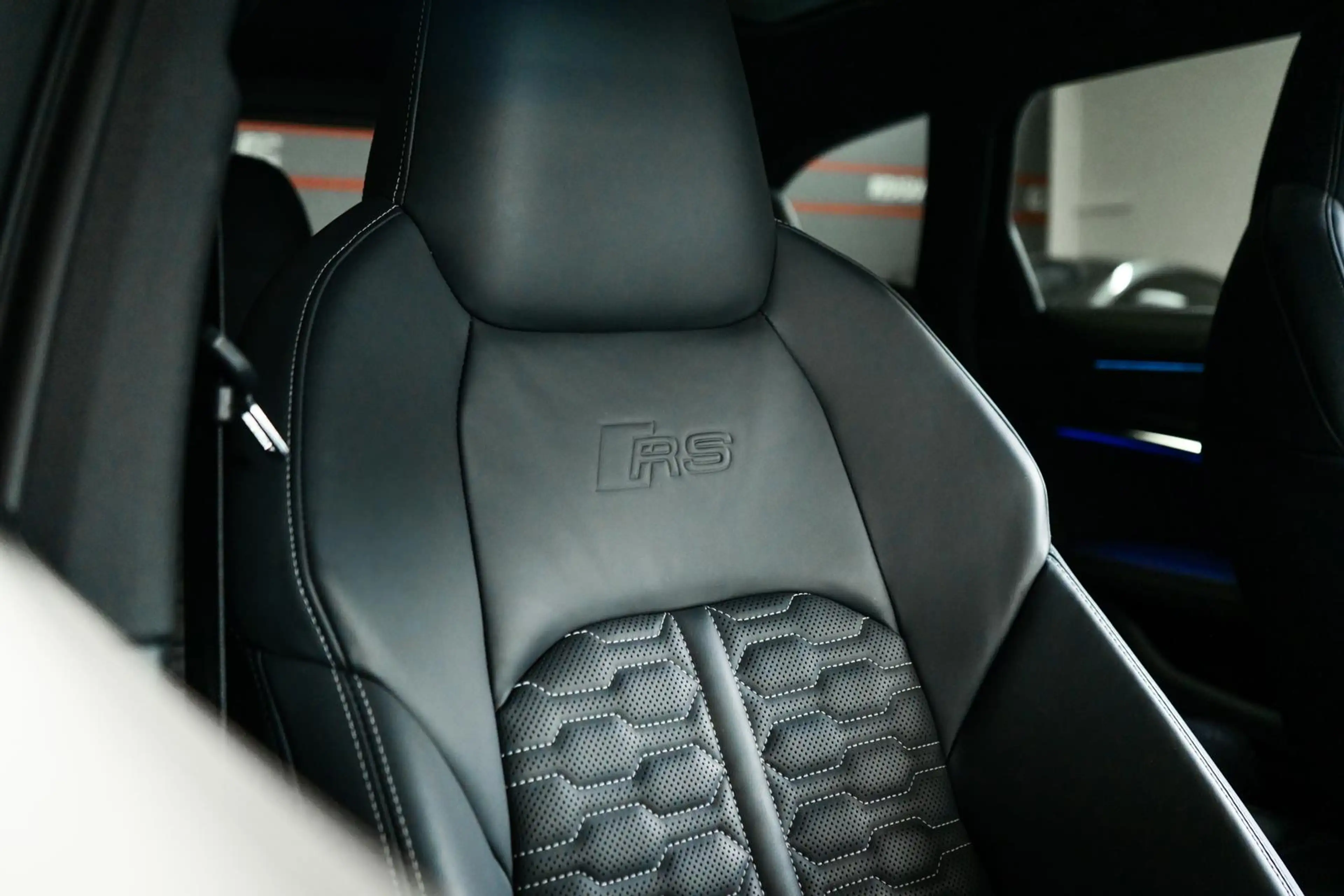 Audi RS6 4.0 TFSI quattro B&O HUD PANO KERAMIK KW BTM — photo 20