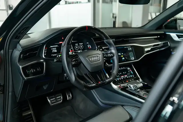 Audi RS6 view 16