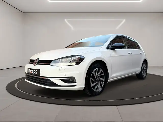 Volkswagen Golf view 5