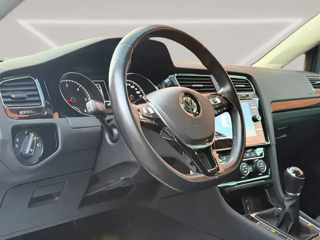 Volkswagen Golf view 11