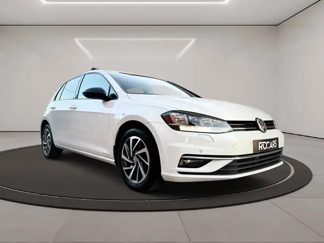 Volkswagen Golf view 4