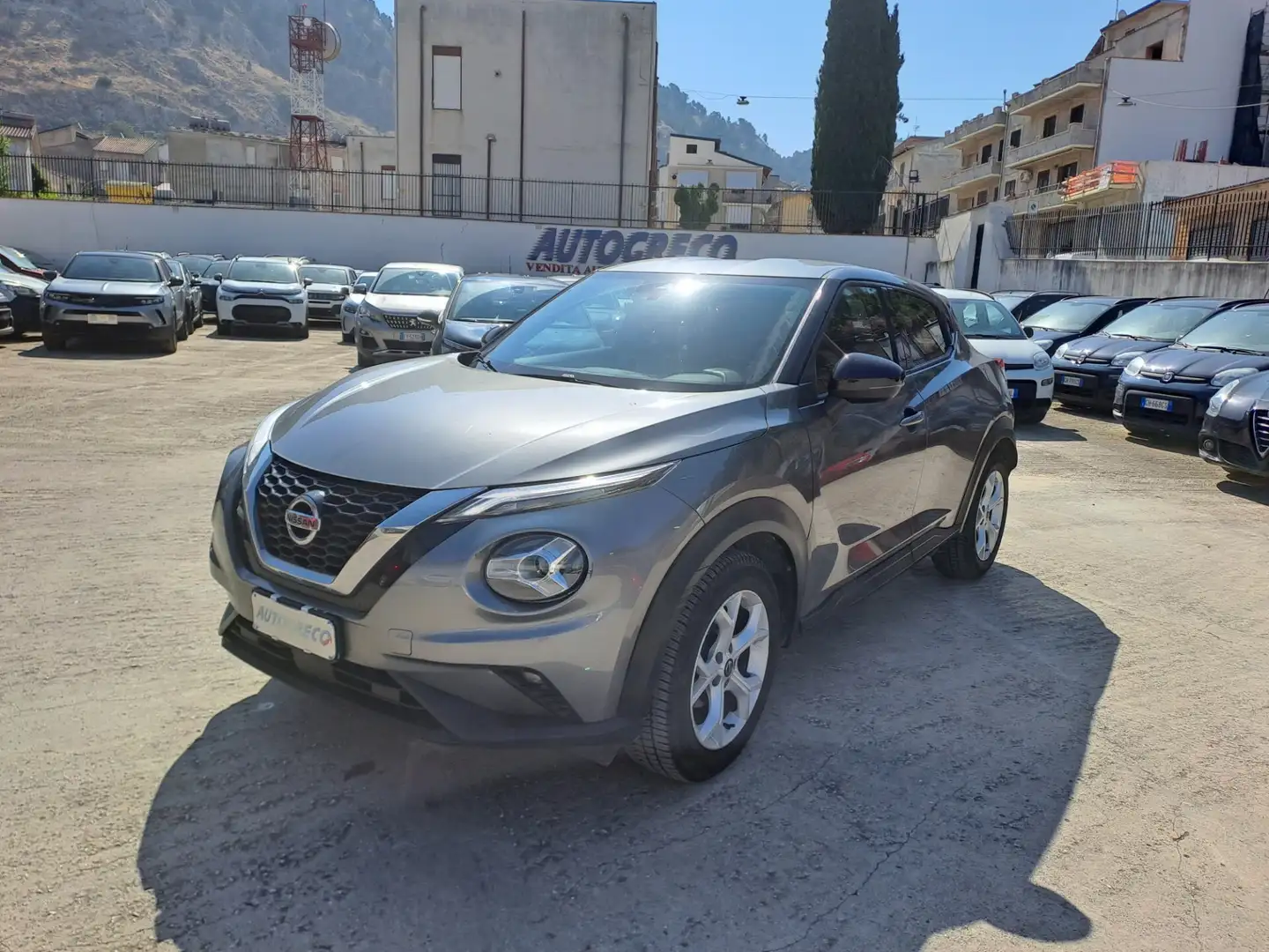 Nissan Juke 1.0 DIG-T 114 CV DCT N-Connecta Grijs - 1