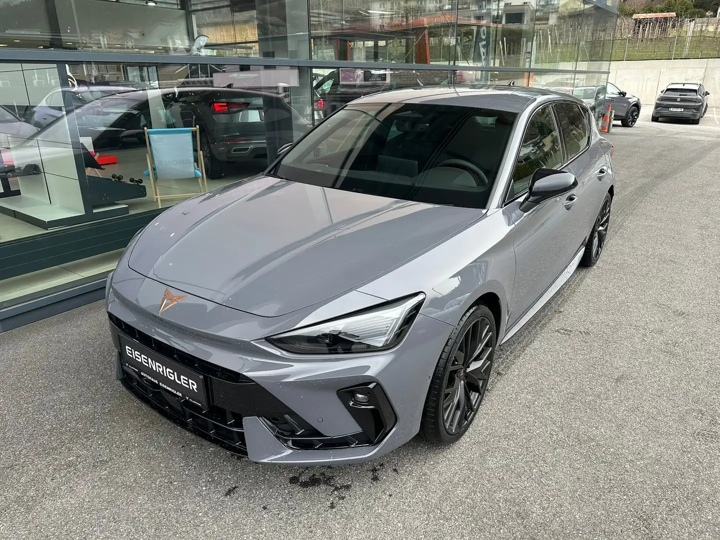 CUPRA Leon 1.5 eTSI DSG ACT Grau - 1