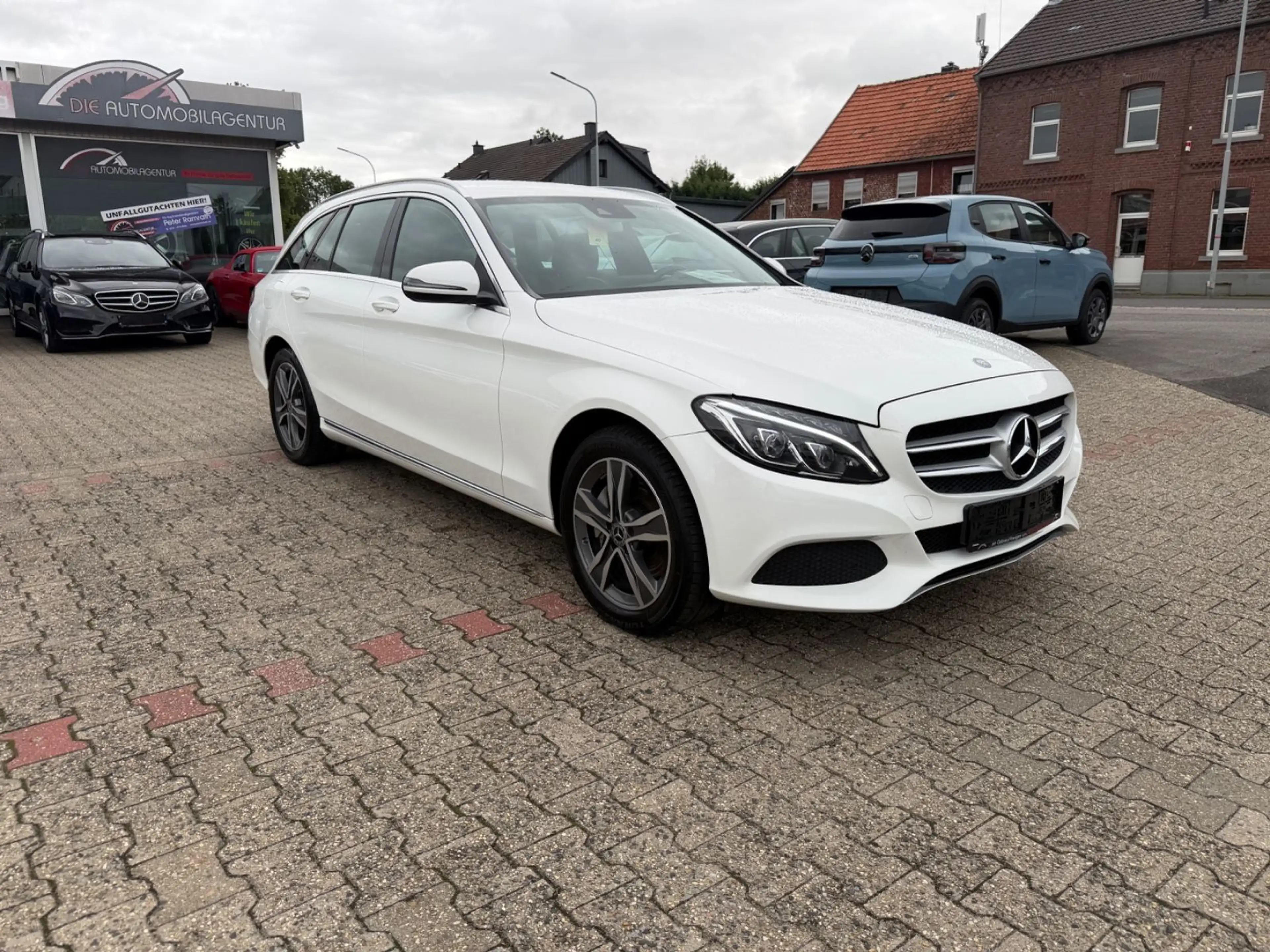 Mercedes-Benz C 250 CGI Navi AnhKpl Kamera 1.HD — photo 3