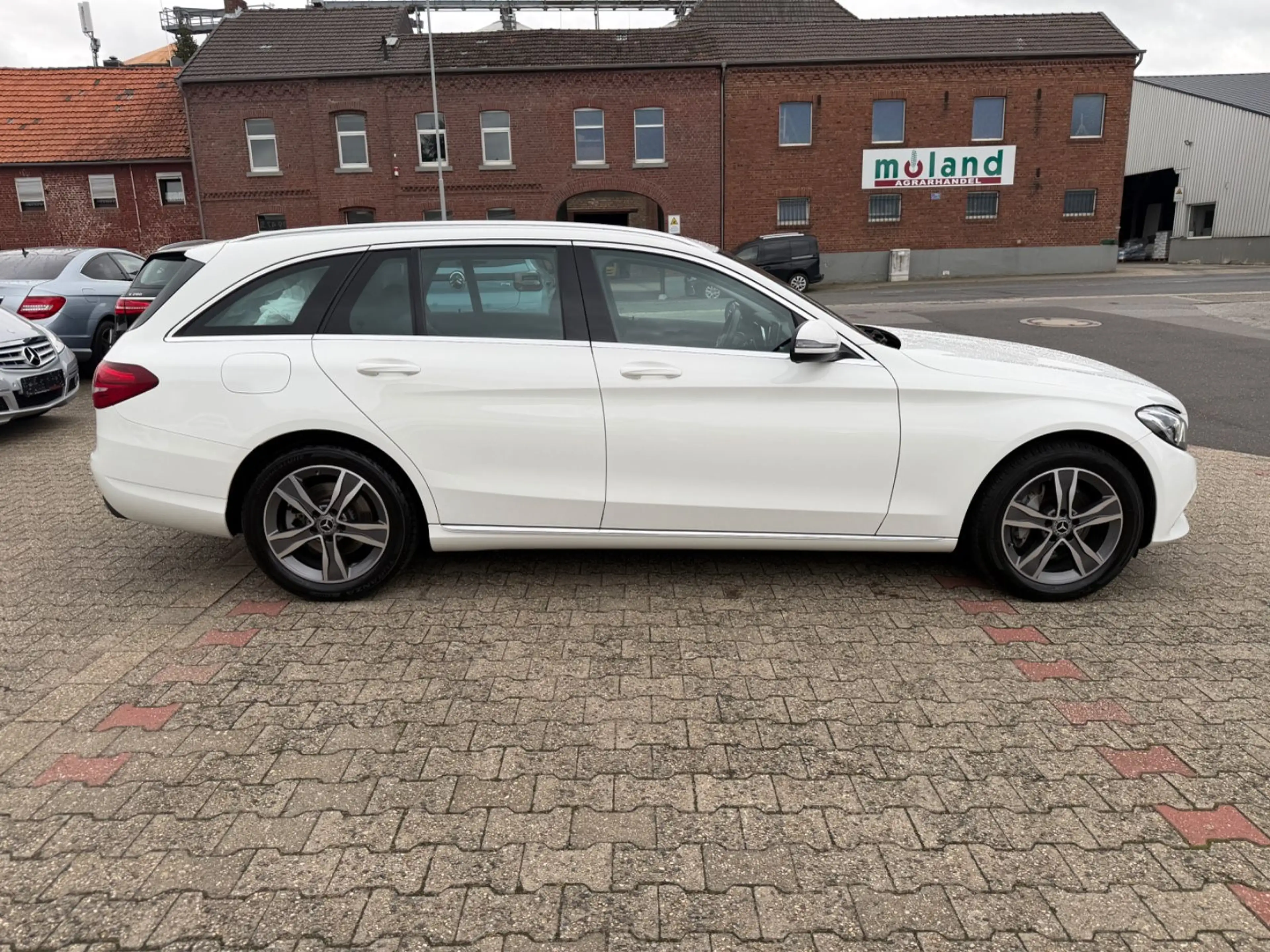 Mercedes-Benz C 250 CGI Navi AnhKpl Kamera 1.HD — photo 4