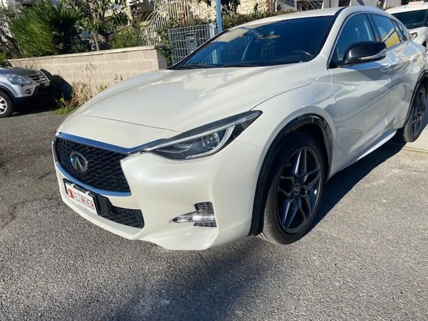 Infiniti Q30 Q30 1.5d Sport 109cv Blanc - 1