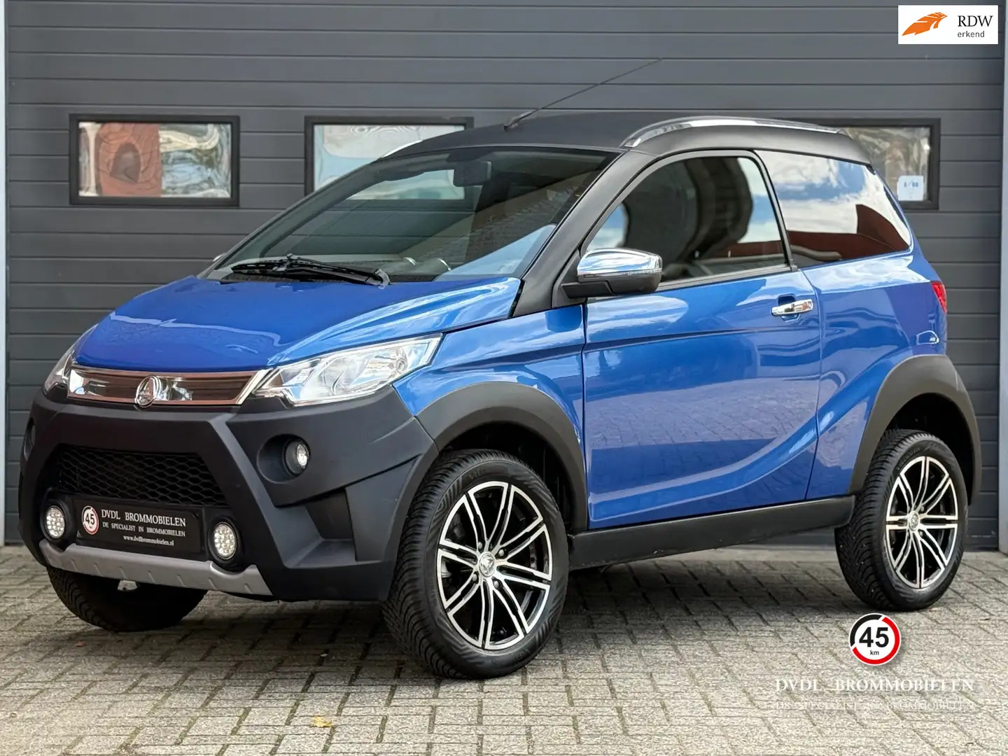 Aixam Crossover Premium XXL Brommobiel 2019 22dkm Carplay Blue - 1
