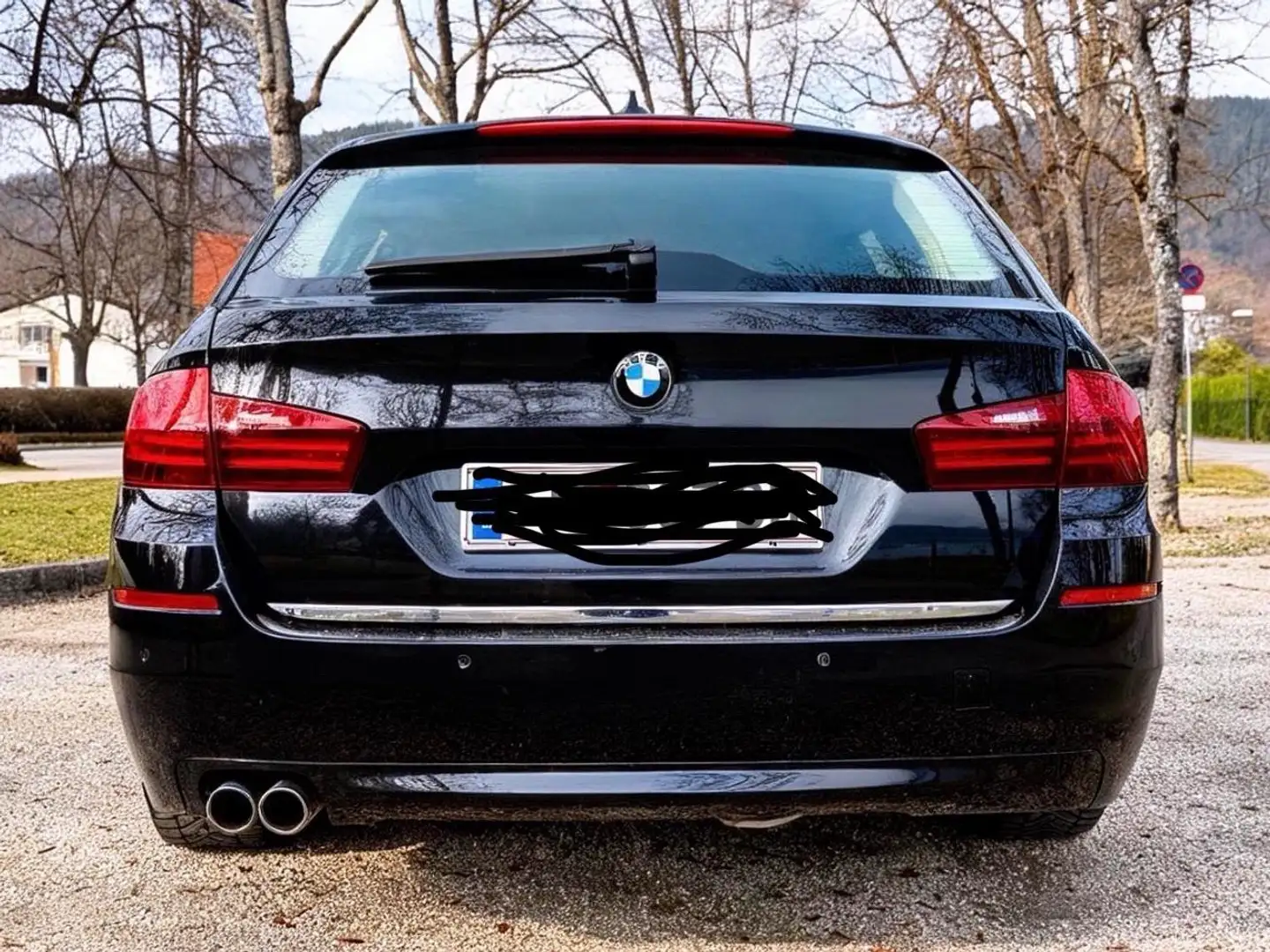 BMW 520 520d xDrive Touring Aut. Schwarz - 2