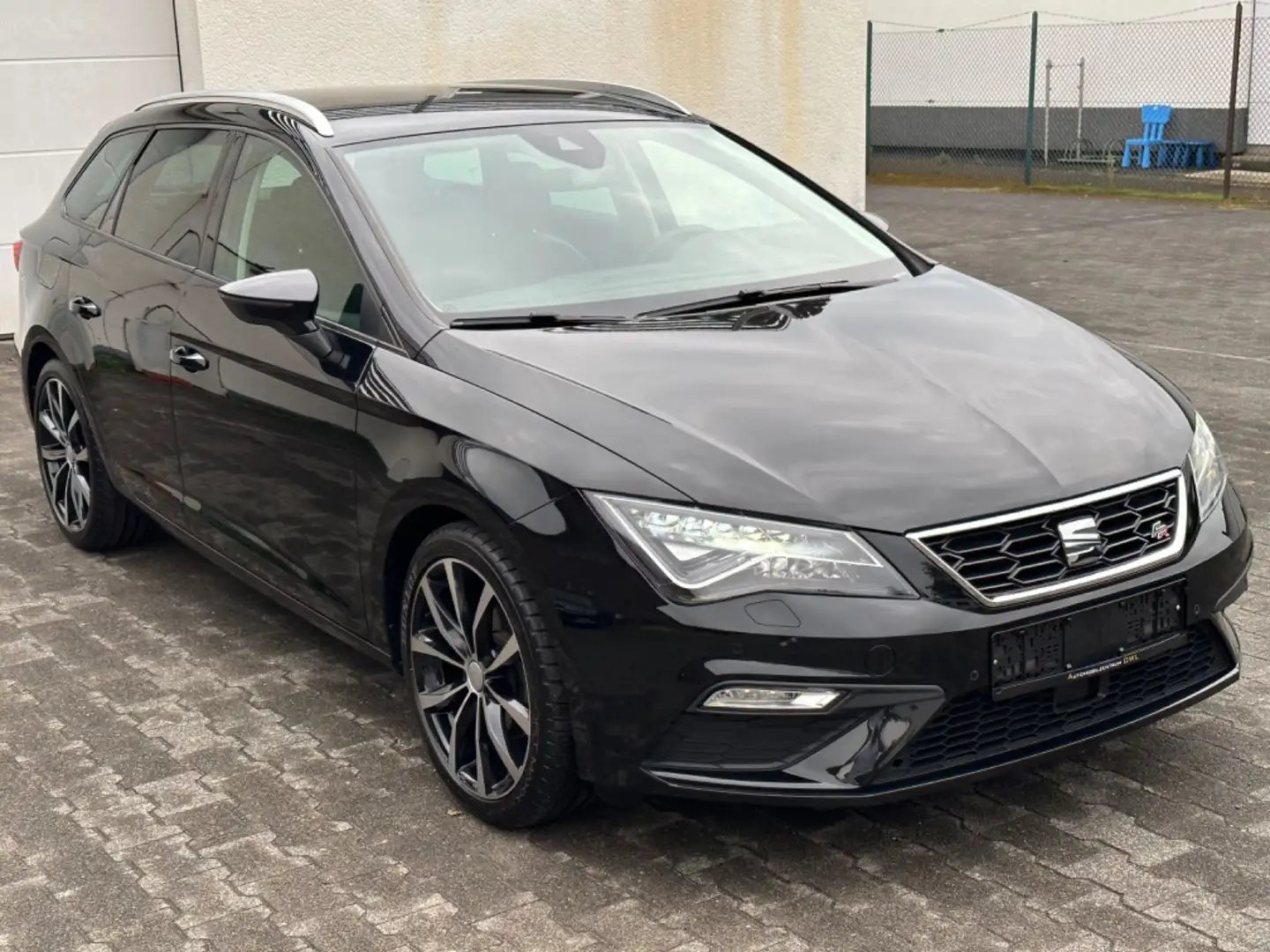 SEAT Leon ST FR Black Matt Edition VIRTUAL|ACC|R.KAM Schwarz - 1