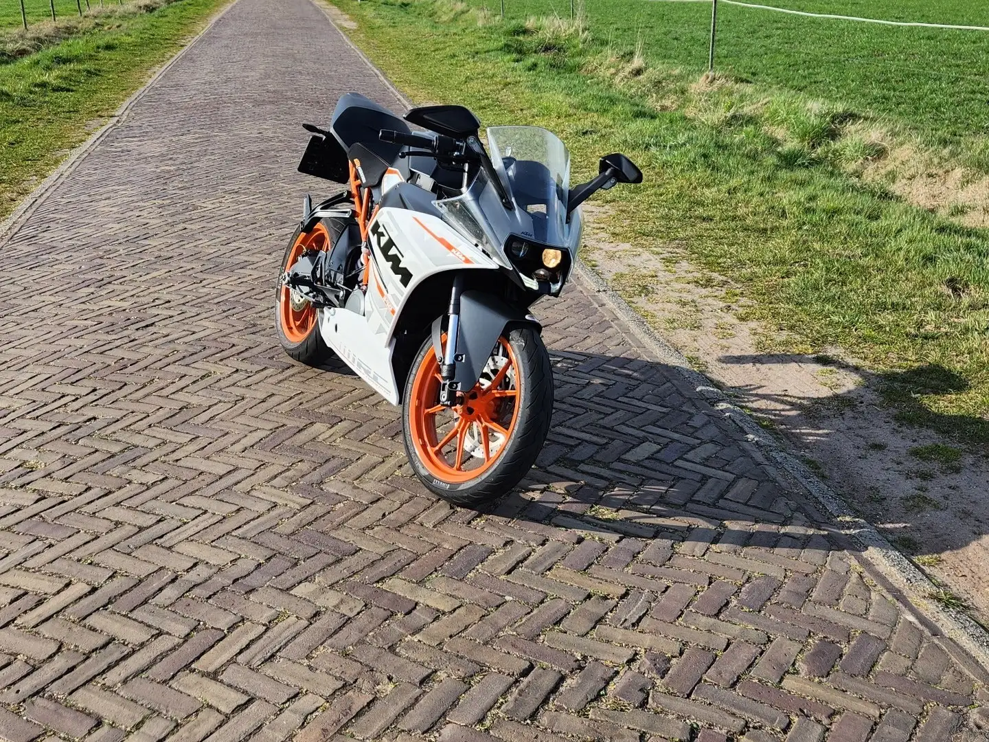 KTM RC 390 Blanco - 2