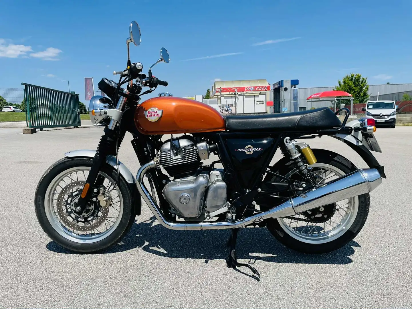 Royal Enfield Interceptor - 1