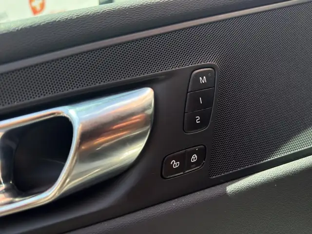 Volvo XC60 view 11