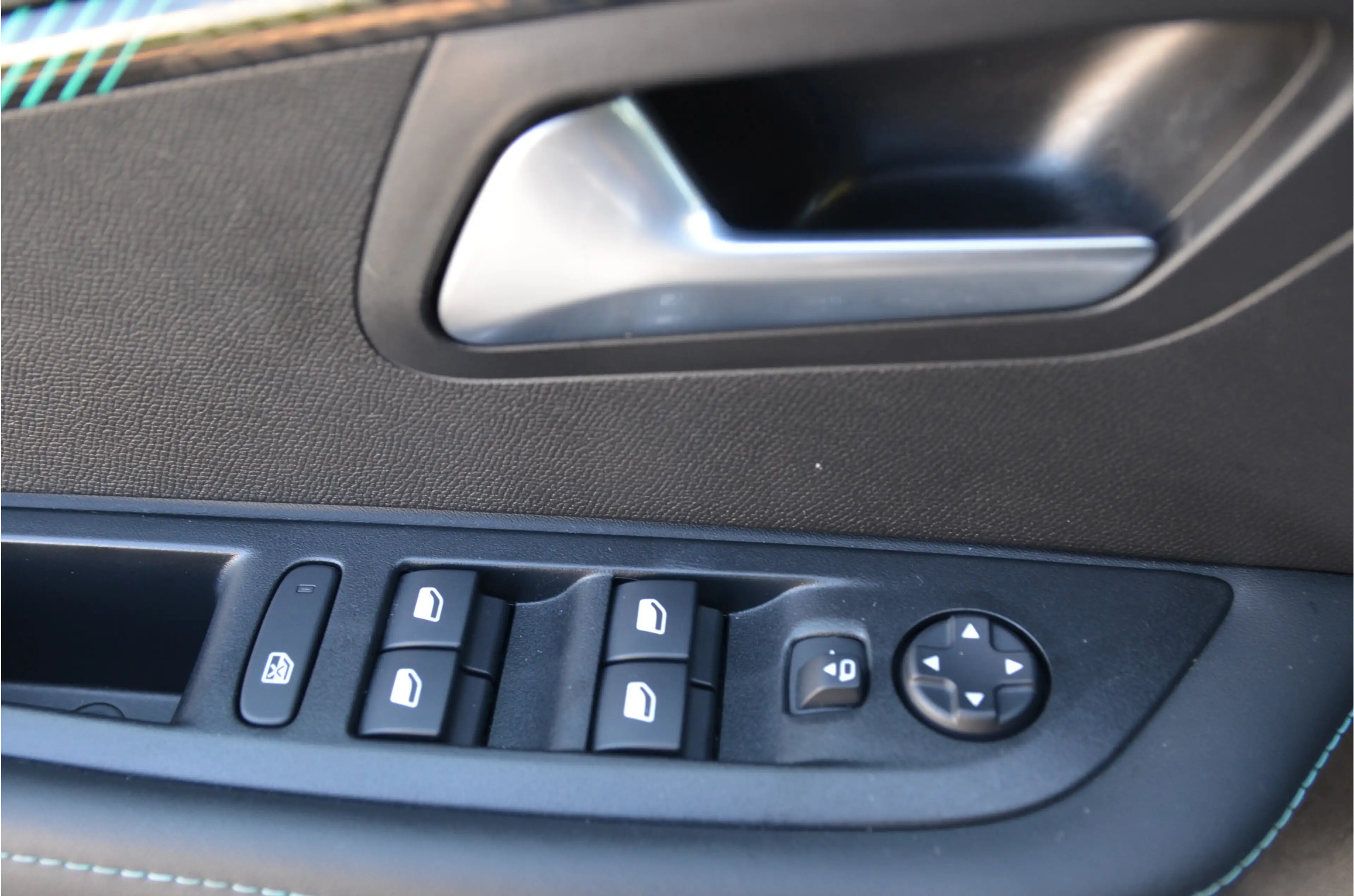 Peugeot e-208 EV Active Pack 50 kWh 10" Scherm! — photo 25