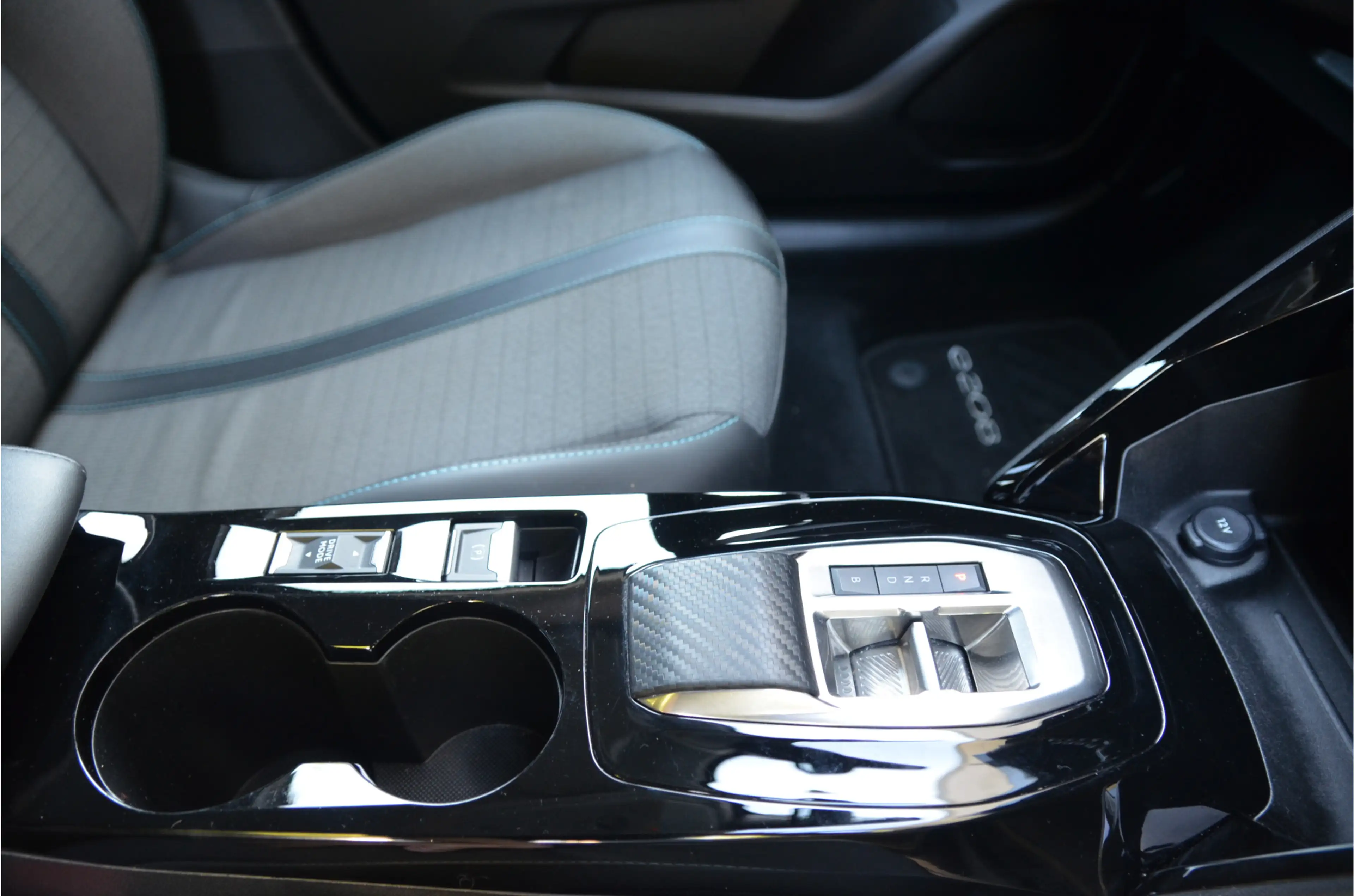 Peugeot e-208 EV Active Pack 50 kWh 10" Scherm! — photo 3