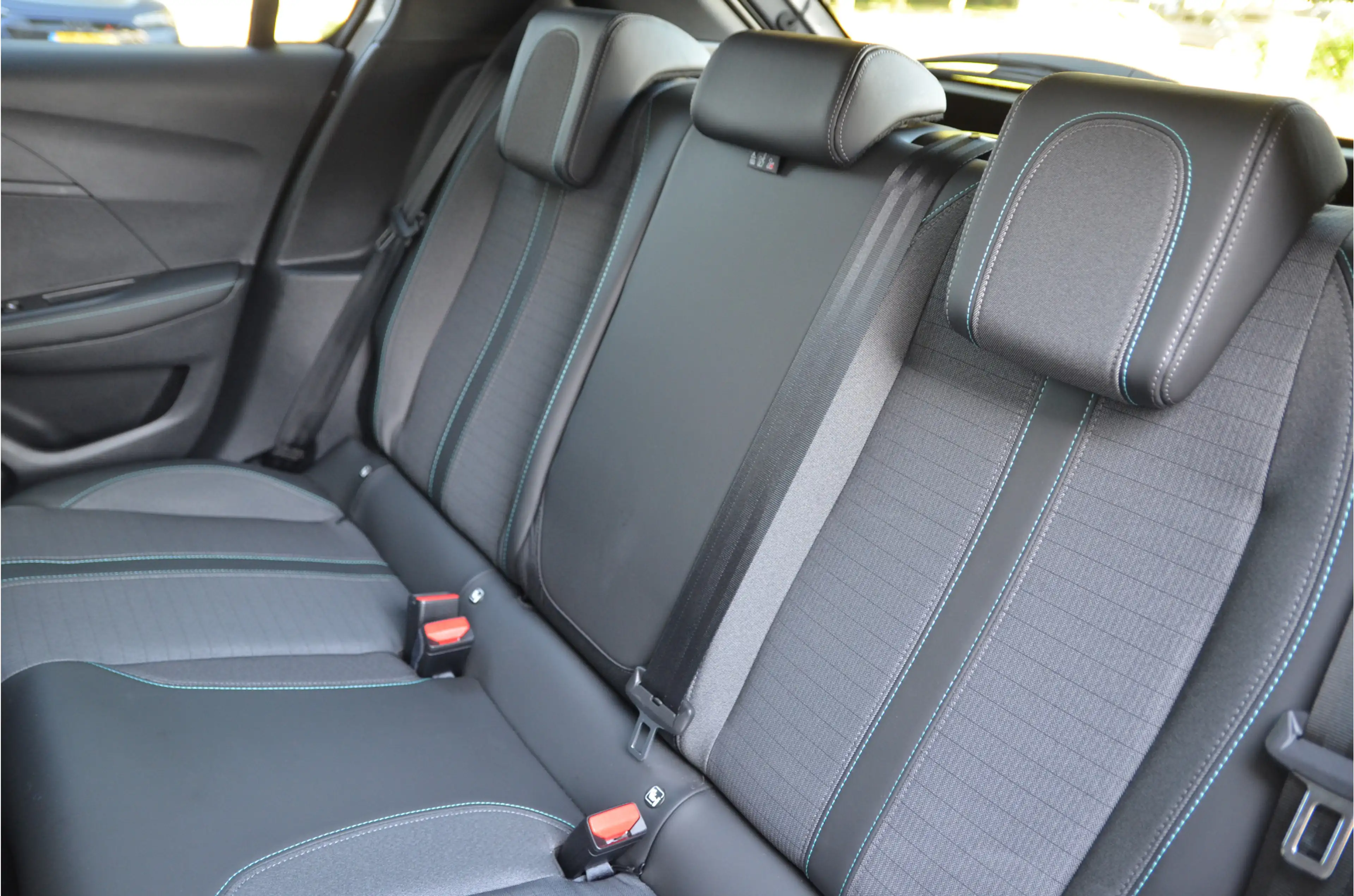Peugeot e-208 EV Active Pack 50 kWh 10" Scherm! — photo 11