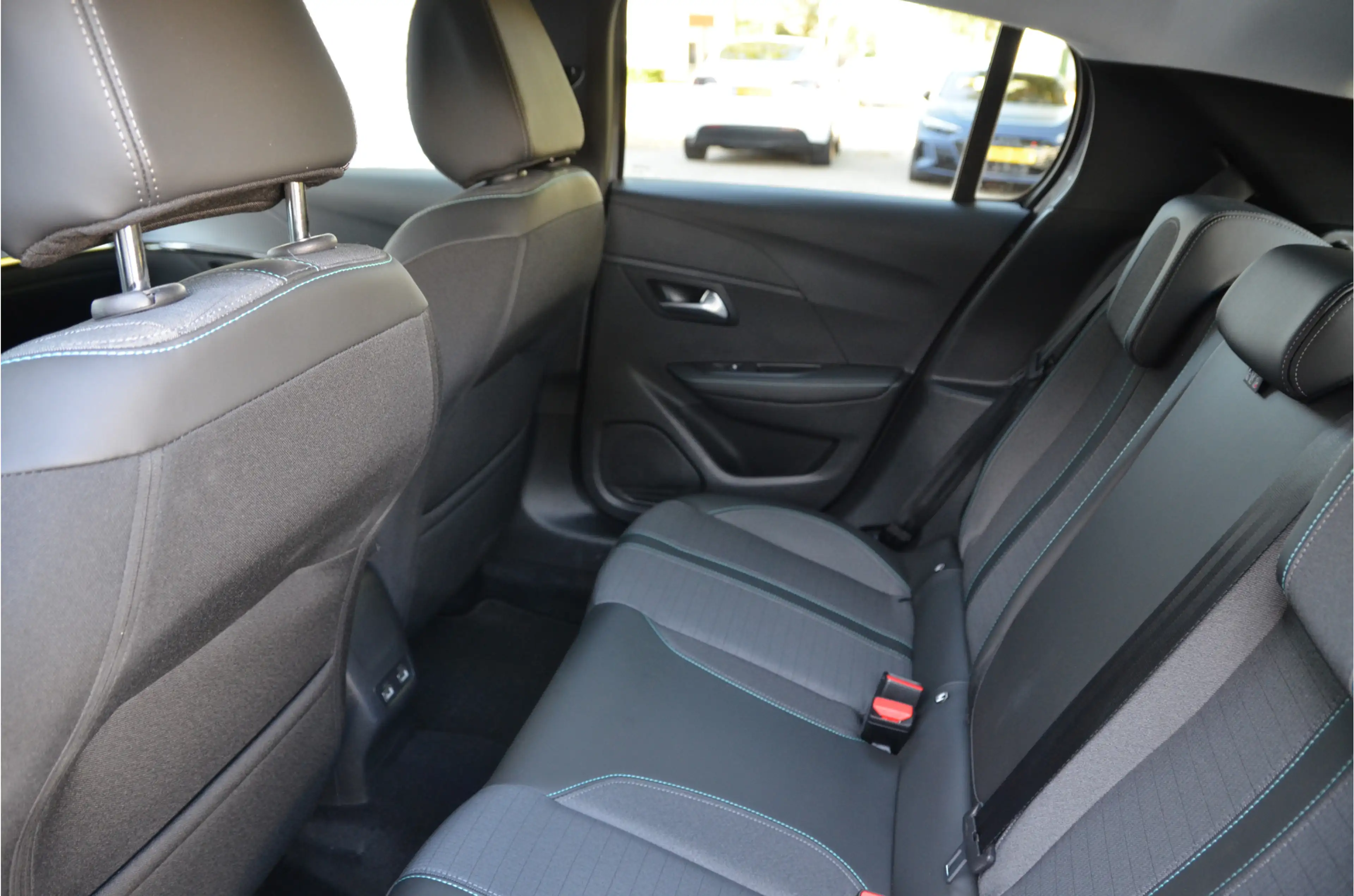Peugeot e-208 EV Active Pack 50 kWh 10" Scherm! — photo 12