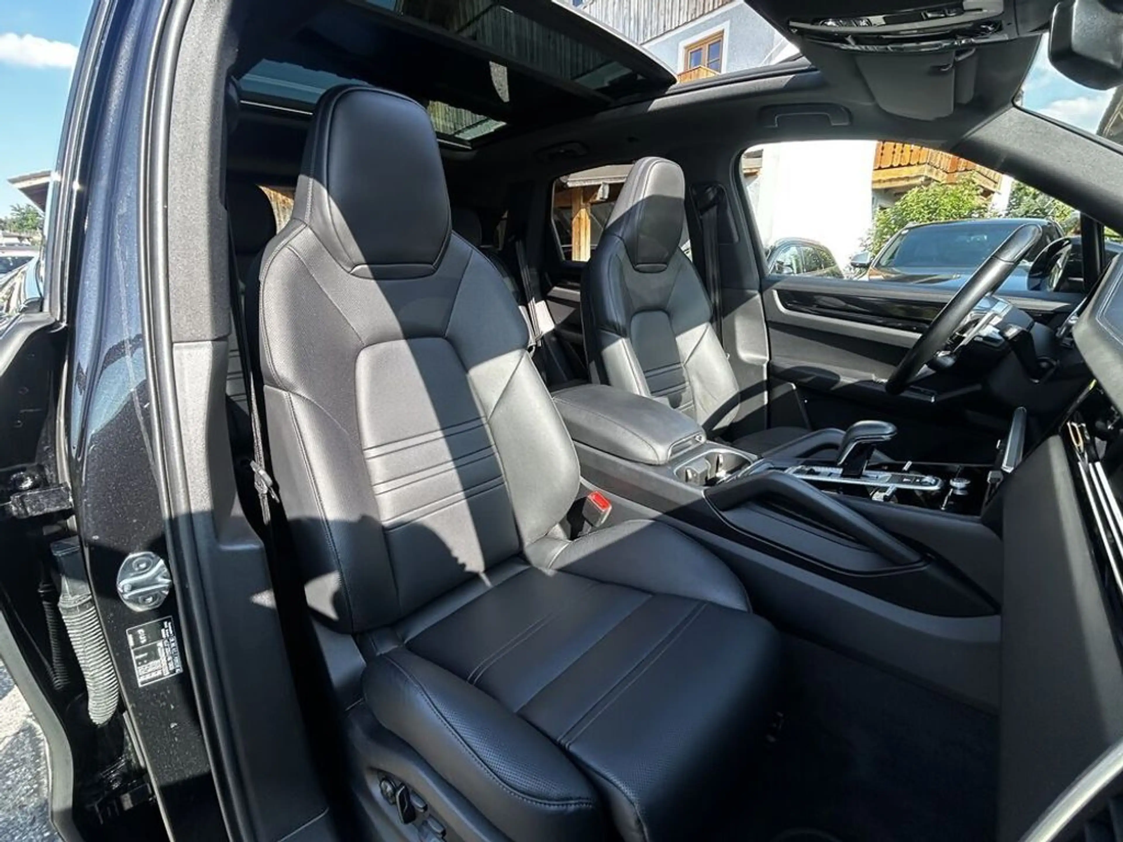 Porsche Cayenne E-Hybrid *HUD*SITZKL*PANO*APPROVED*21'' — photo 14