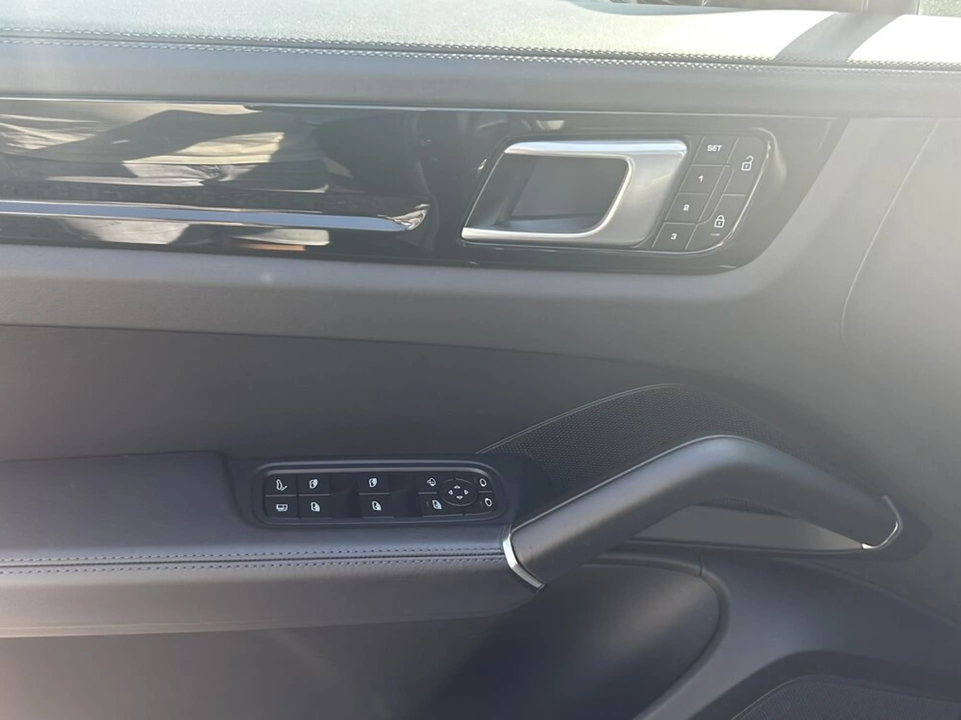 Porsche Cayenne E-Hybrid *HUD*SITZKL*PANO*APPROVED*21'' — photo 12